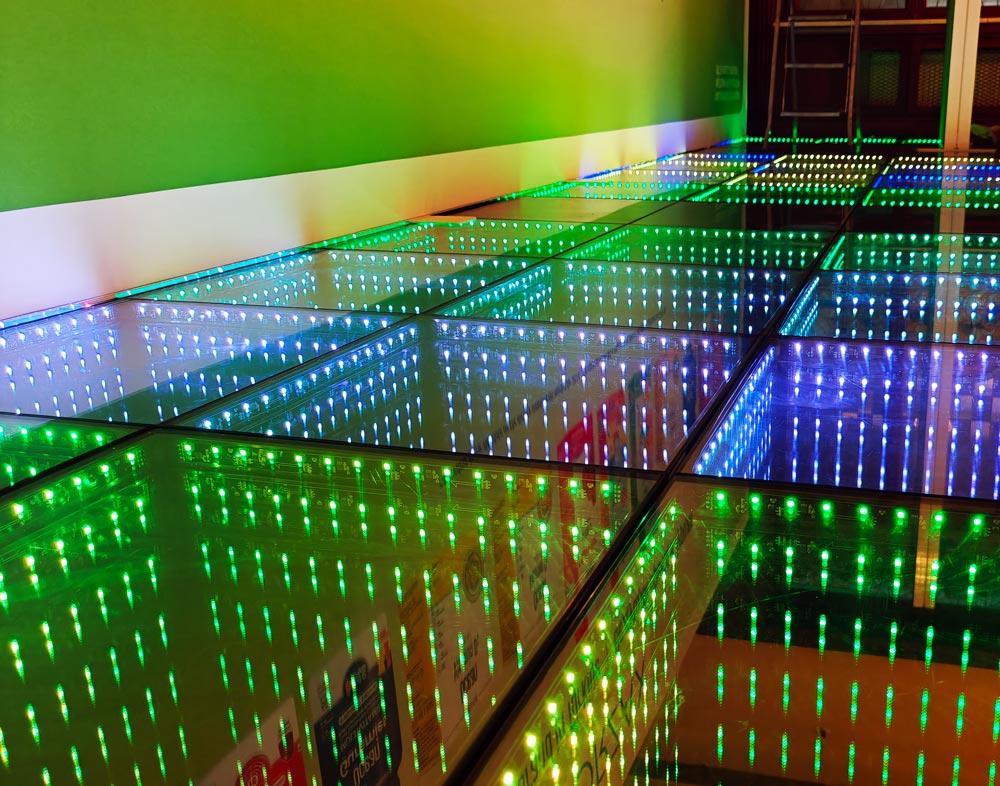 Аренда 3D-подиума с подсветкой