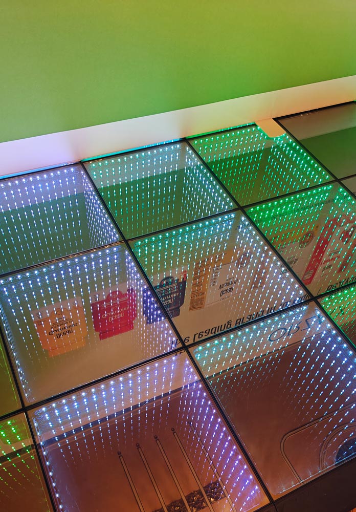 Аренда 3D-подиума с подсветкой