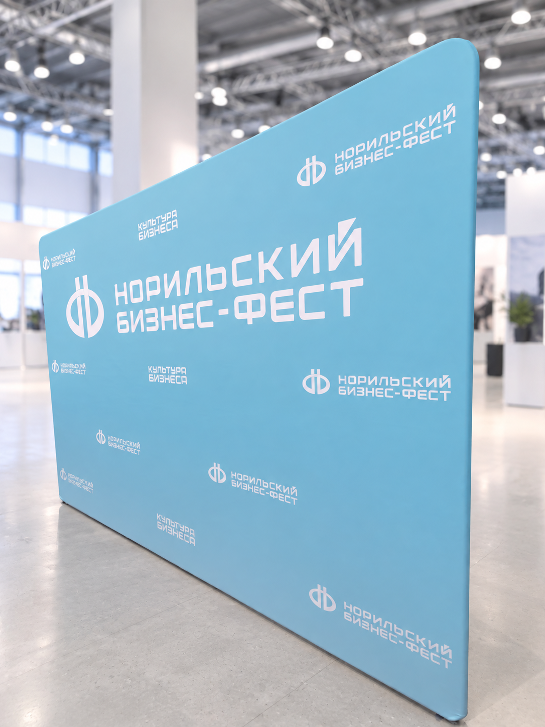 Тканевый стенд Altec ST-1, 300 × 230, единица измерения не указана; фон на обработанном фото заменён.